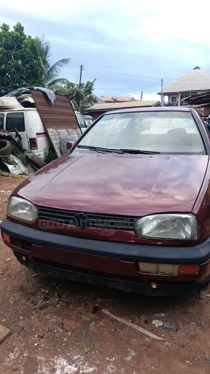 Volkswagen Golf 2000 Red