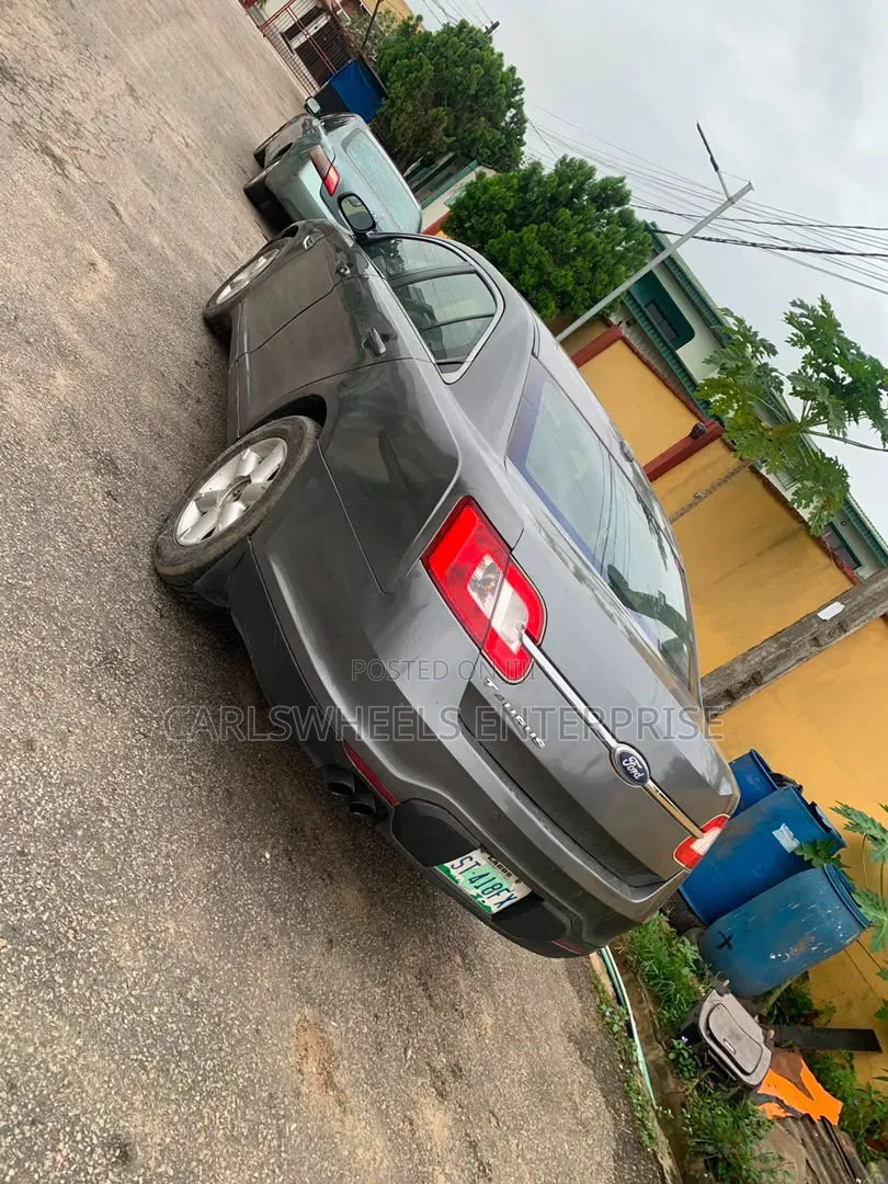Ford Taurus 2015 Gray