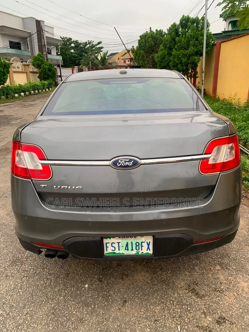 Ford Taurus 2015 Gray