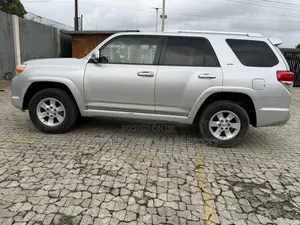 Toyota 4-Runner SR5 4WD 2012 Silver