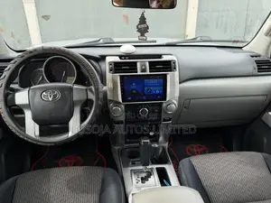 Toyota 4-Runner SR5 4WD 2012 Silver