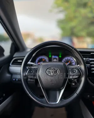 Toyota Camry SE FWD (2.5L 4cyl 8AM) 2018 Black