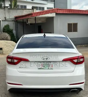 Hyundai Sonata Base Sedan FWD (2.4L 4cyl 6A) 2016 White