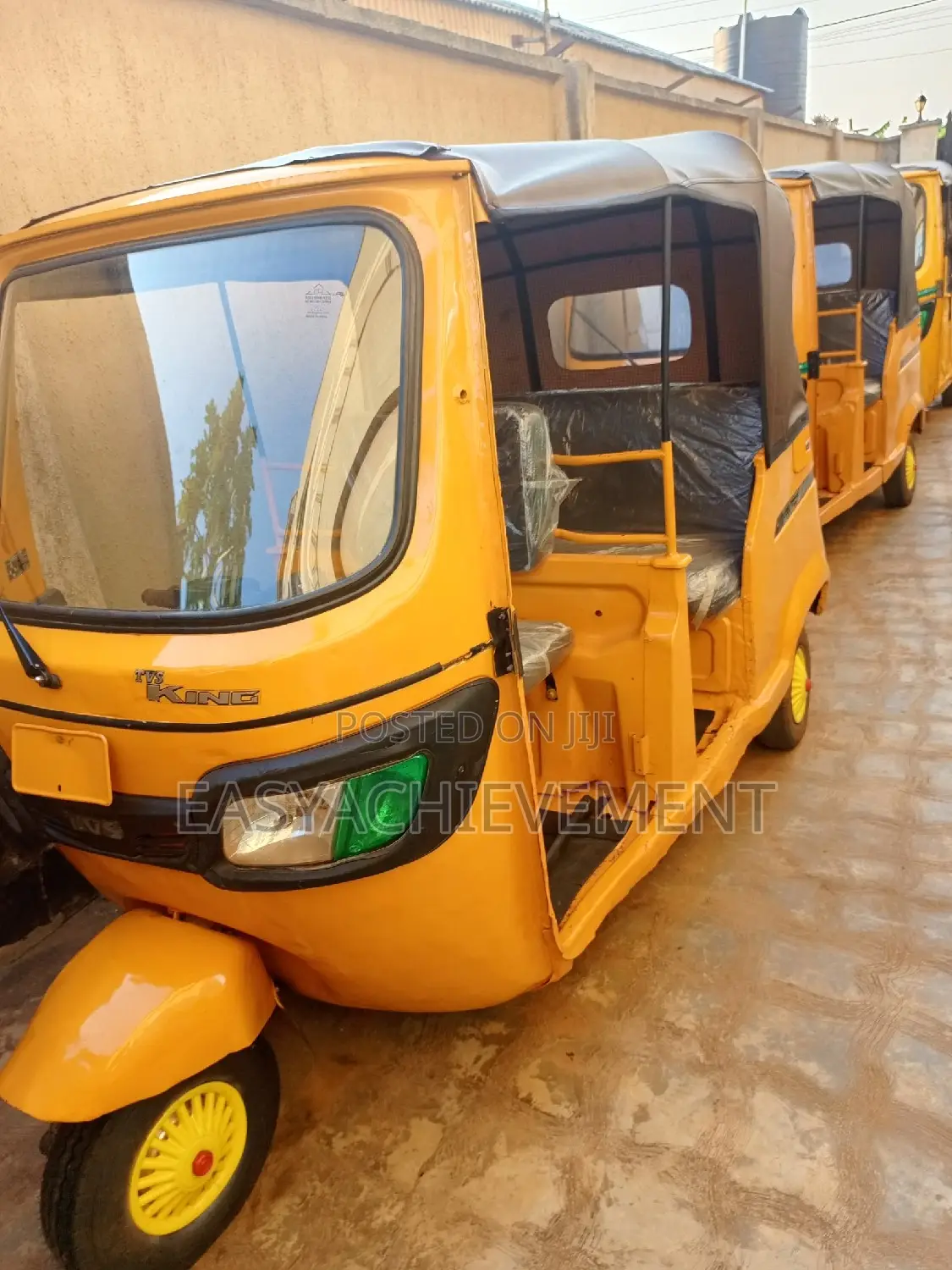 TVS Apache 160 4V 2019 Gold