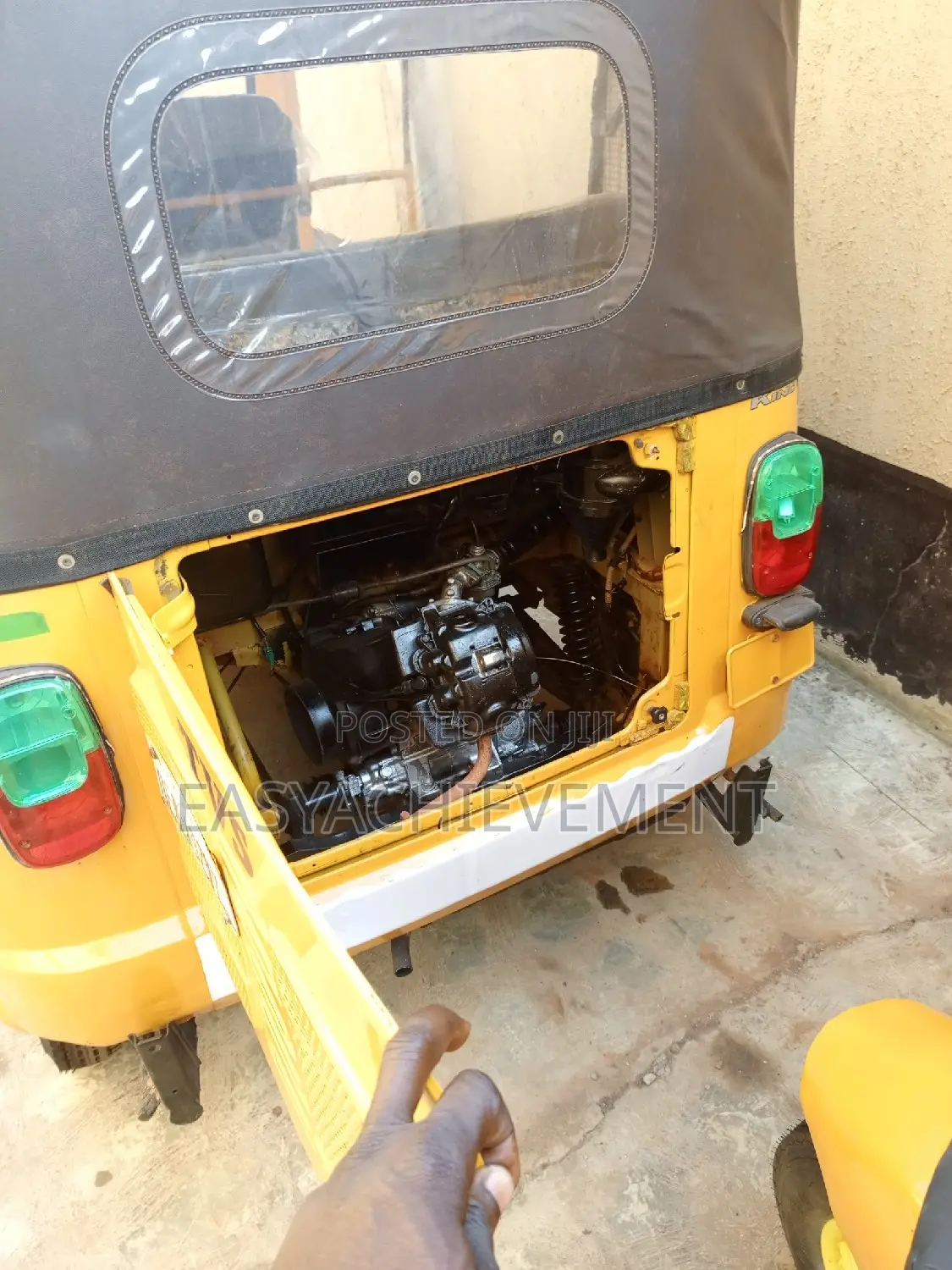 TVS Apache 160 4V 2019 Gold
