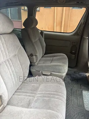 Toyota Sienna LE & 1 hatch 2000 Gray