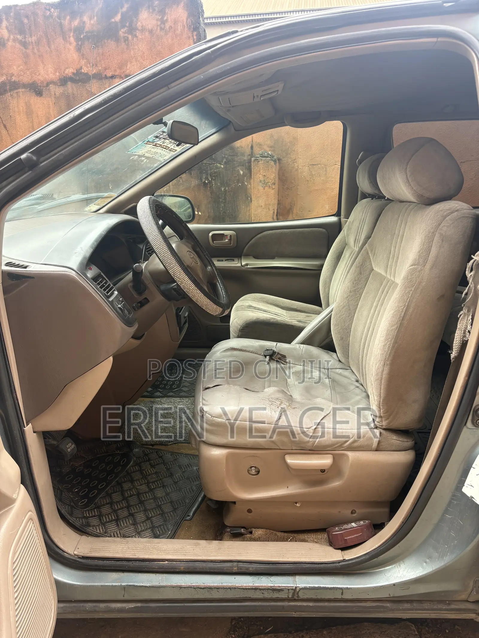 Toyota Sienna LE & 1 hatch 2000 Gray