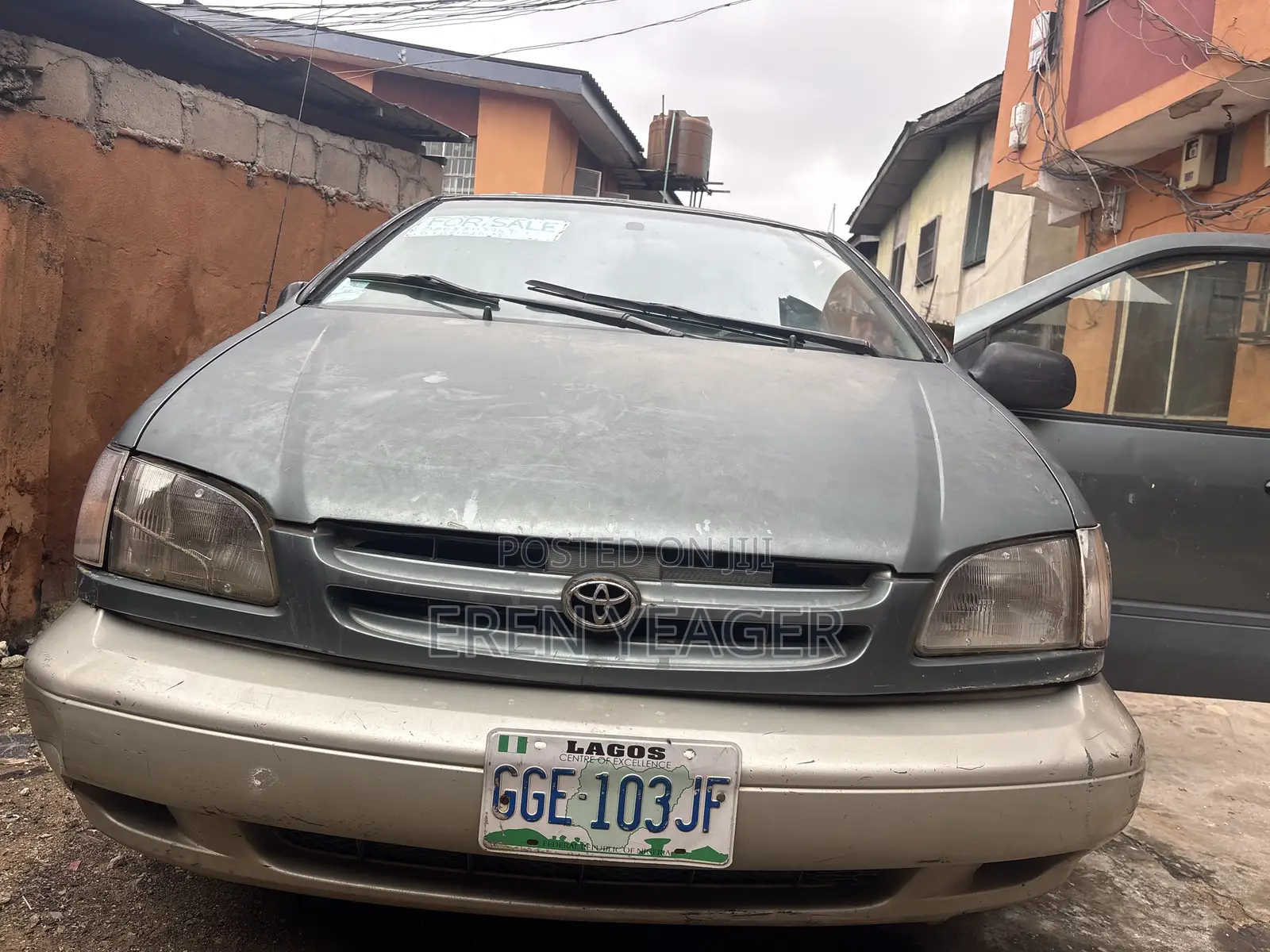 Toyota Sienna LE & 1 hatch 2000 Gray