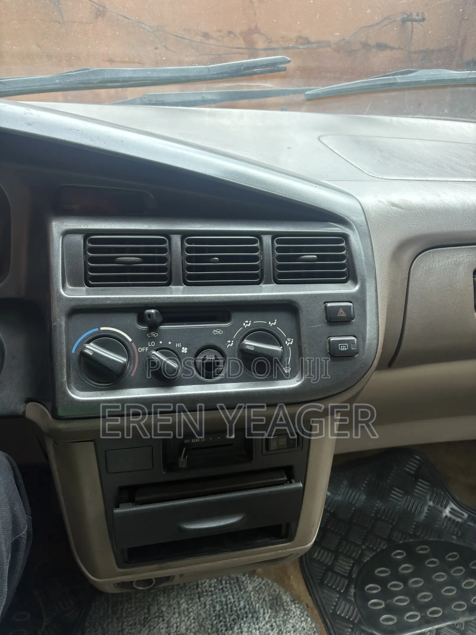 Toyota Sienna LE & 1 hatch 2000 Gray