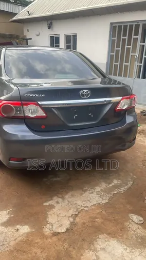 Toyota Corolla LE 4dr Sedan (1.8L 4cyl 4A) 2012 Gray