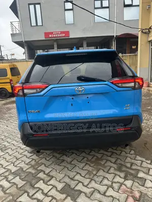 Toyota RAV4 2019 Blue