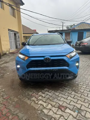 Toyota RAV4 2019 Blue