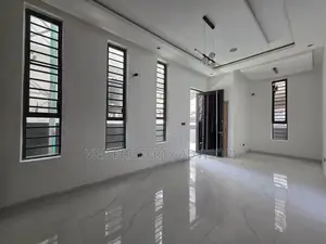 4bdrm Duplex in Chevron for rent