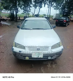 Toyota Camry Automatic 1999 White