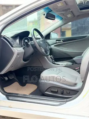 Hyundai Sonata Limited Sedan FWD (2.4L 4cyl 6A) 2013 Silver