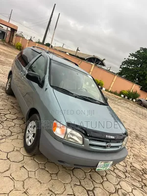 Toyota Sienna 2001 Green