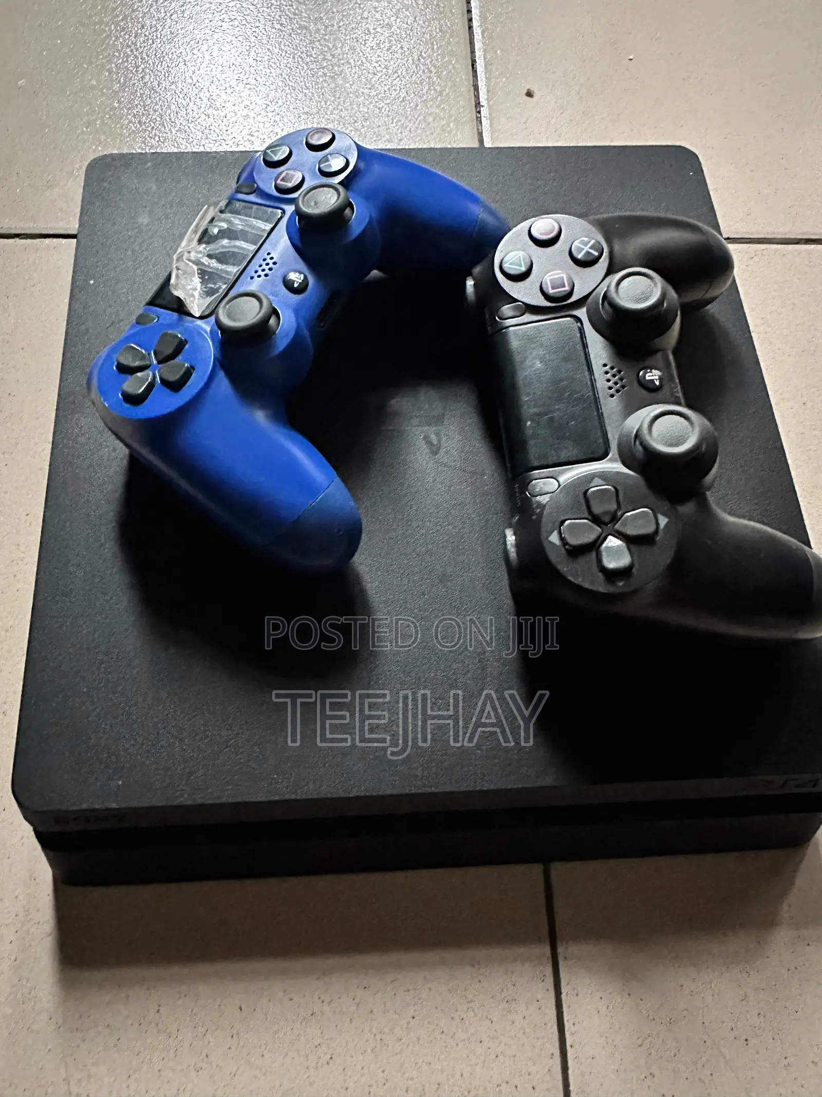Play Station 4. Slim