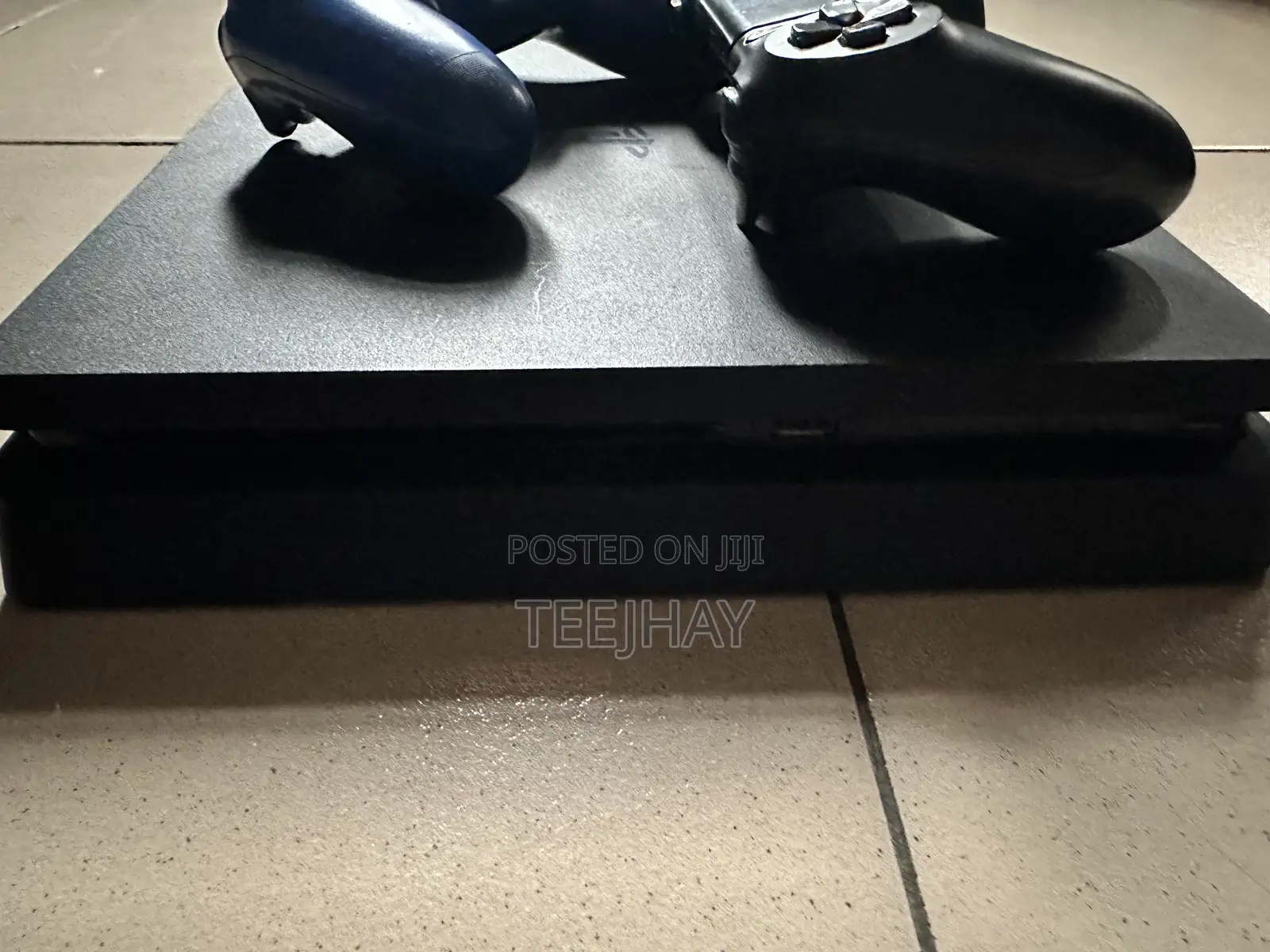 Play Station 4. Slim