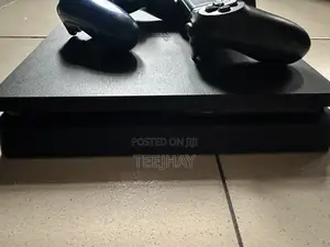 Play Station 4. Slim