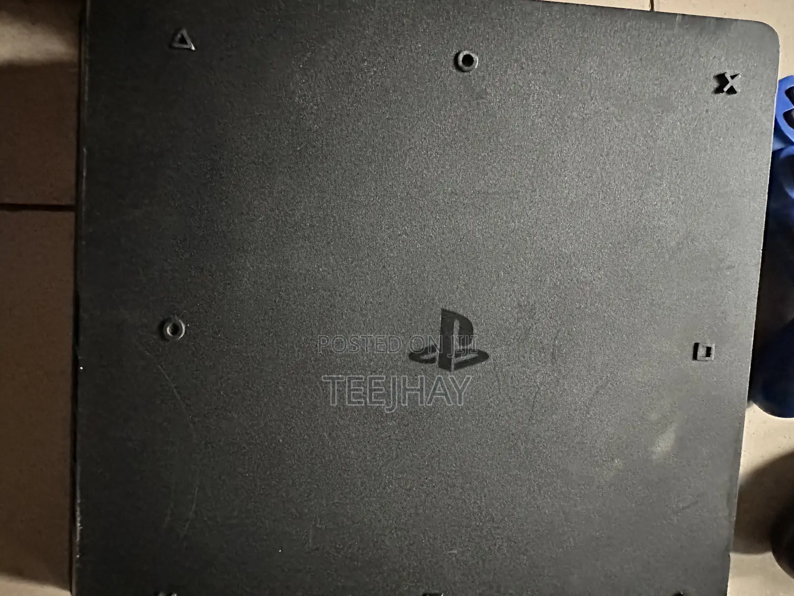 Play Station 4. Slim