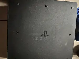 Play Station 4. Slim