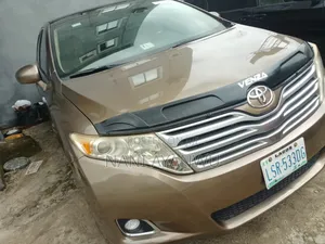Toyota Venza 2011 Gold