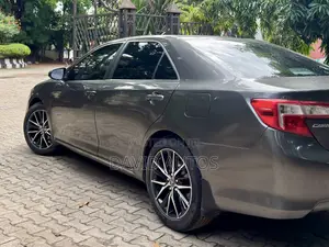Toyota Camry XLE 4dr Sedan (2.5L 4cyl 6A) 2014 Gray