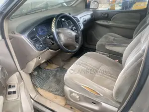 Toyota Sienna 1999 Gold