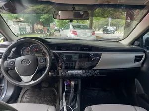 Toyota Corolla 2015 Green