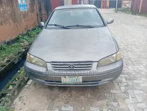 Toyota Camry 2000 Gray