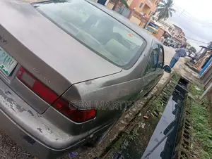 Toyota Camry 2000 Gray
