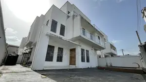 5bdrm House in U3 Estate, Lekki Phase 1 for rent