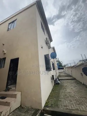 1bdrm Bedsitter in Guzape Main Abuja for rent