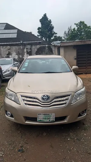 Toyota Camry 2011 Gold