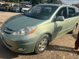 Toyota Sienna 2008 Green