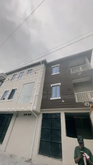 1bdrm Apartment in Off Morroco Road, Shomolu / Shomolu for rent