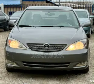 Toyota Camry XLE V6 4dr Sedan (3.0L 6cyl 5A) 2005 Gray
