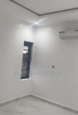 3bdrm Apartment in Ikeja Gra for rent