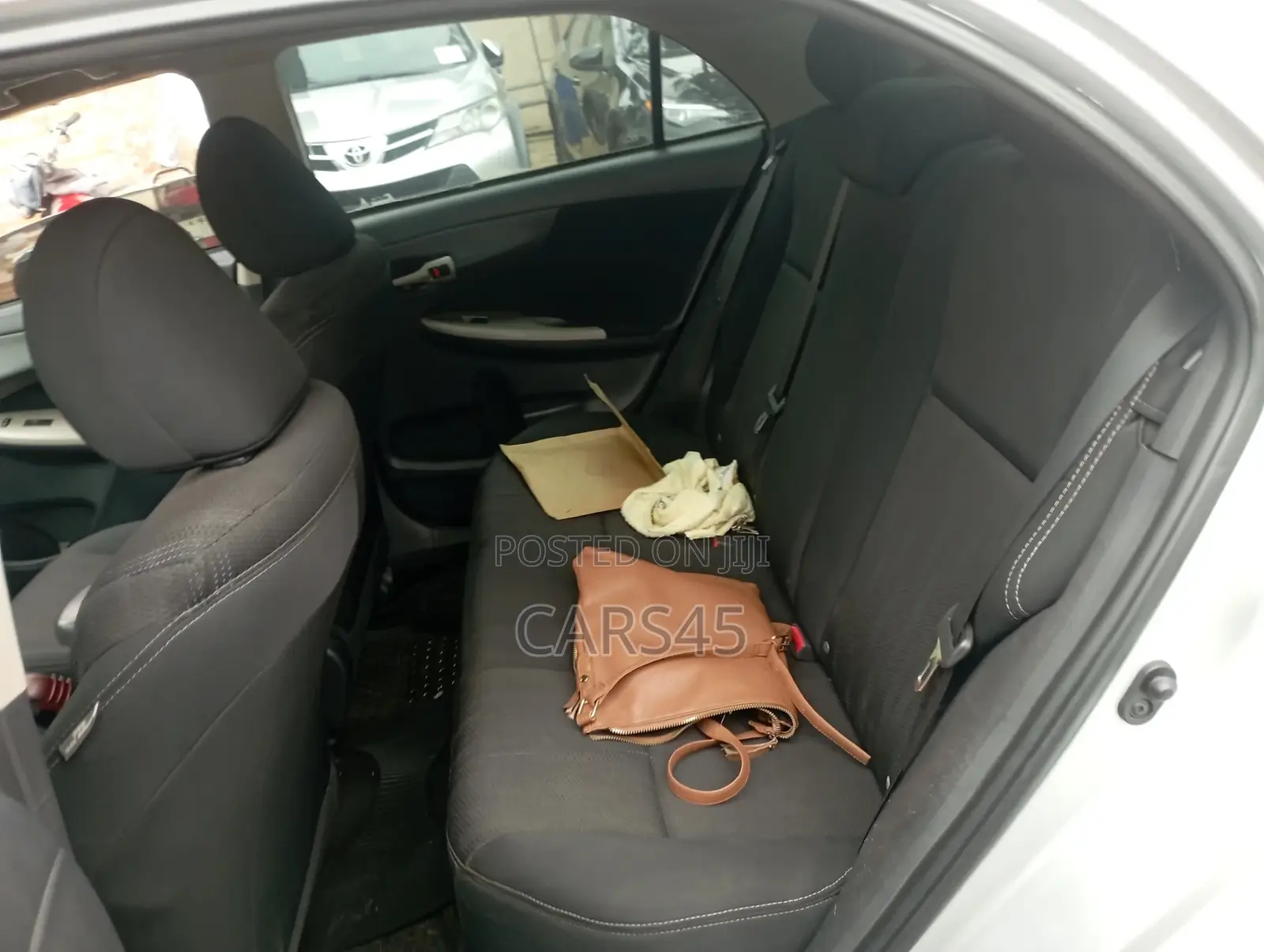 Toyota Corolla 2012 Silver