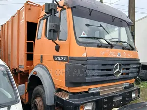 Mercedes Benz 2527