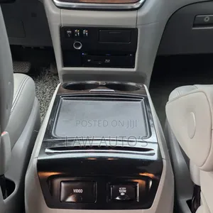 Toyota Sienna XLE Premium 8 Passenger (3.5L 6cyl 6A) 2016 Gray