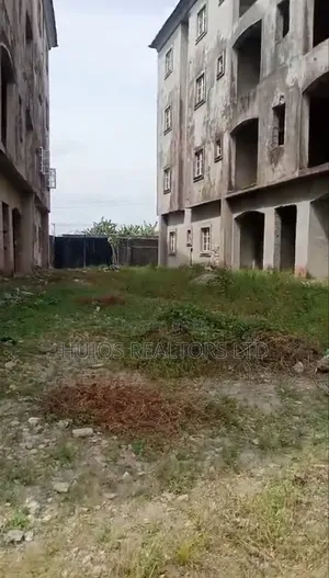 3bdrm Block of Flats in Lakowe for sale