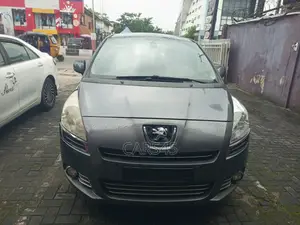 Peugeot 5008 2015 Silver