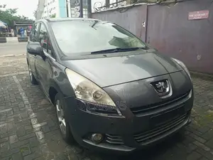 Peugeot 5008 2015 Silver
