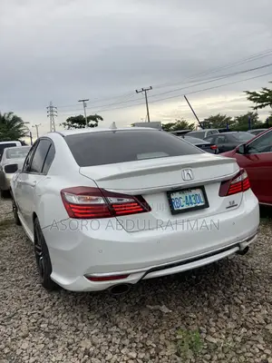 Honda Accord Touring 4dr Sedan FWD (3.5L 6cyl 6A) 2016 White