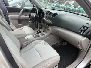 Toyota Highlander Limited 2012 Silver