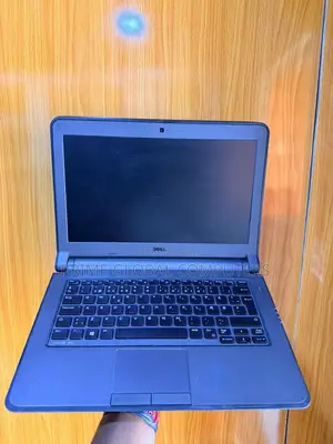 Laptop Dell Latitude 3350 4GB Intel Core i3 HDD 500GB