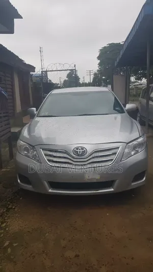Toyota Camry 2010 Silver