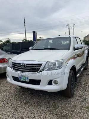 Toyota Hilux 2014 White