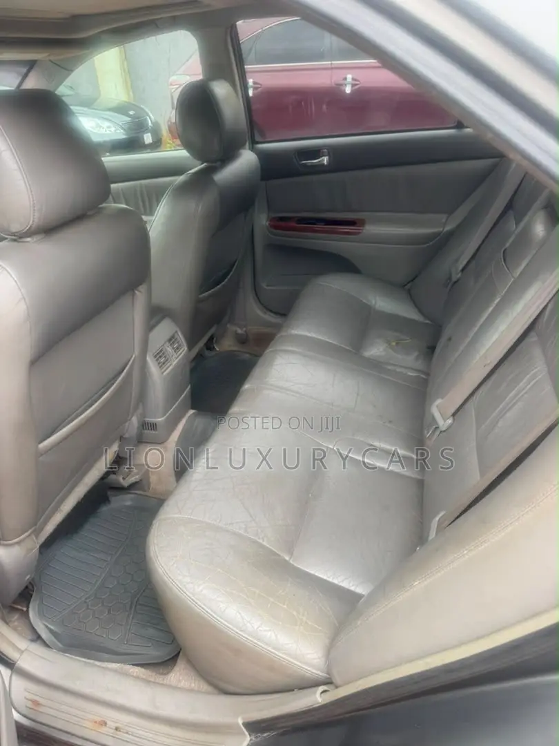 Toyota Camry 2004 Gray
